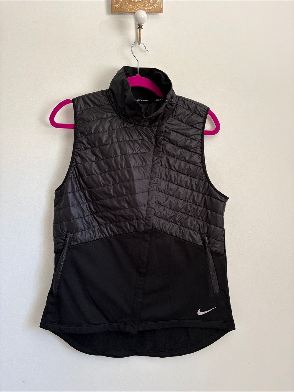 Nike Women's Black Quilted Hybrid Running Vest.  20 1/2 inches P to P